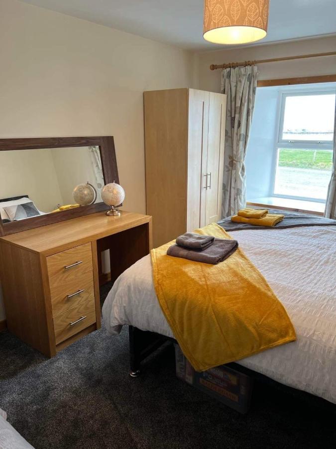 2 Bedroom House Overlooking Pierowall Bay, Westray ภายนอก รูปภาพ