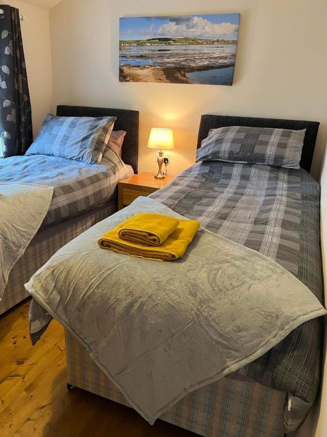 2 Bedroom House Overlooking Pierowall Bay, Westray ภายนอก รูปภาพ