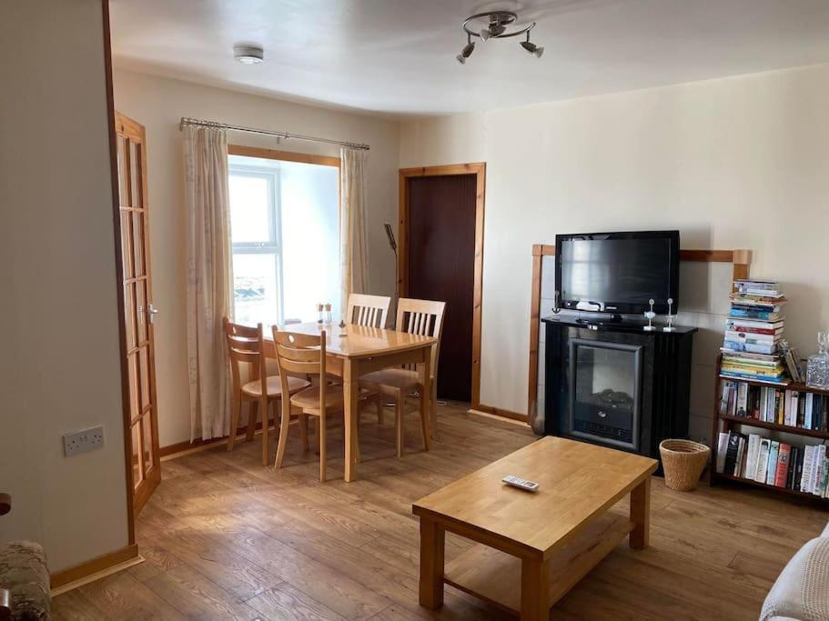 2 Bedroom House Overlooking Pierowall Bay, Westray ภายนอก รูปภาพ
