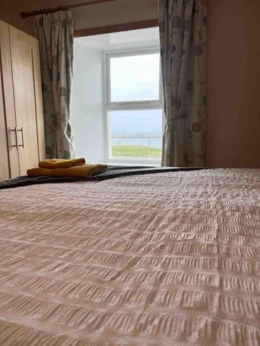 2 Bedroom House Overlooking Pierowall Bay, Westray ภายนอก รูปภาพ